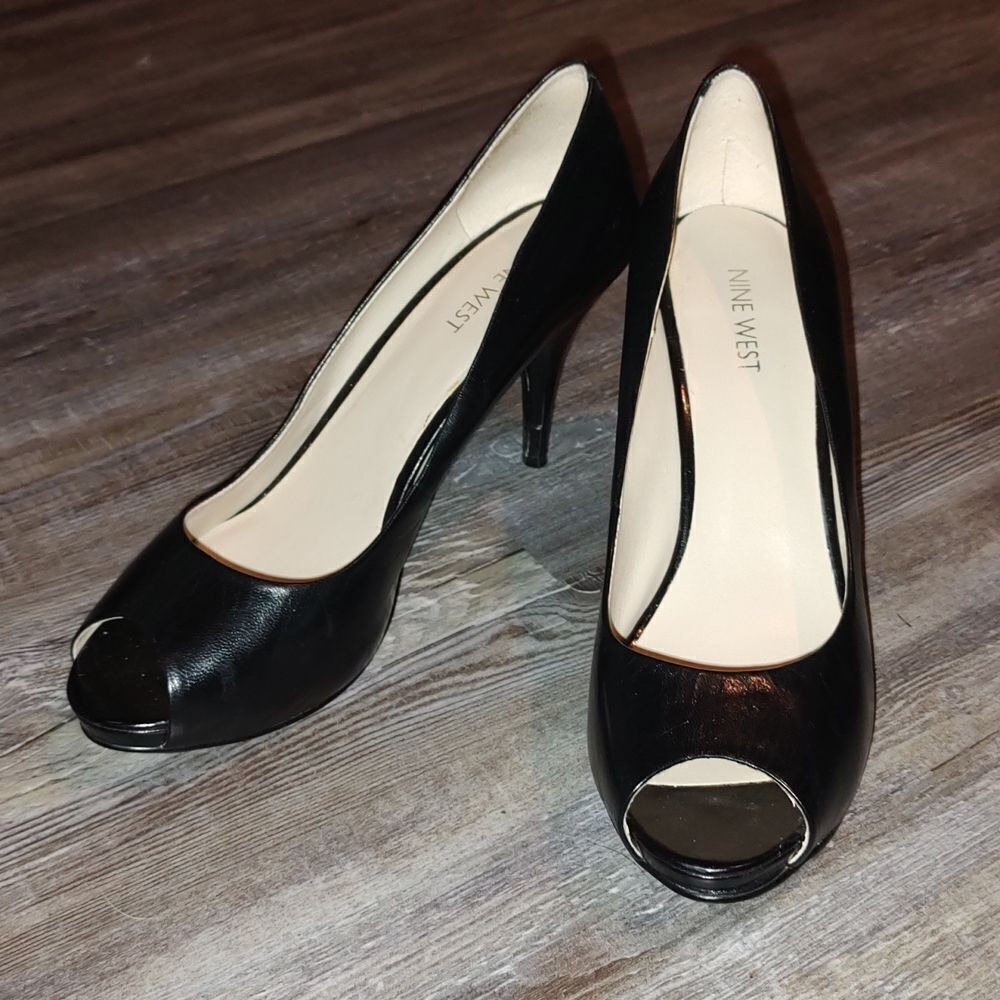 Nine West Kelsyo black peep toe heels  Sz 8.5